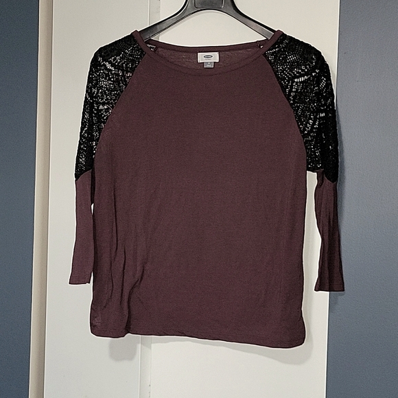 Old navy top - Picture 4 of 5